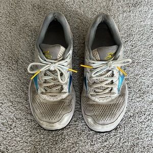 Size 7 White/Blue Mizuno Running Shoes